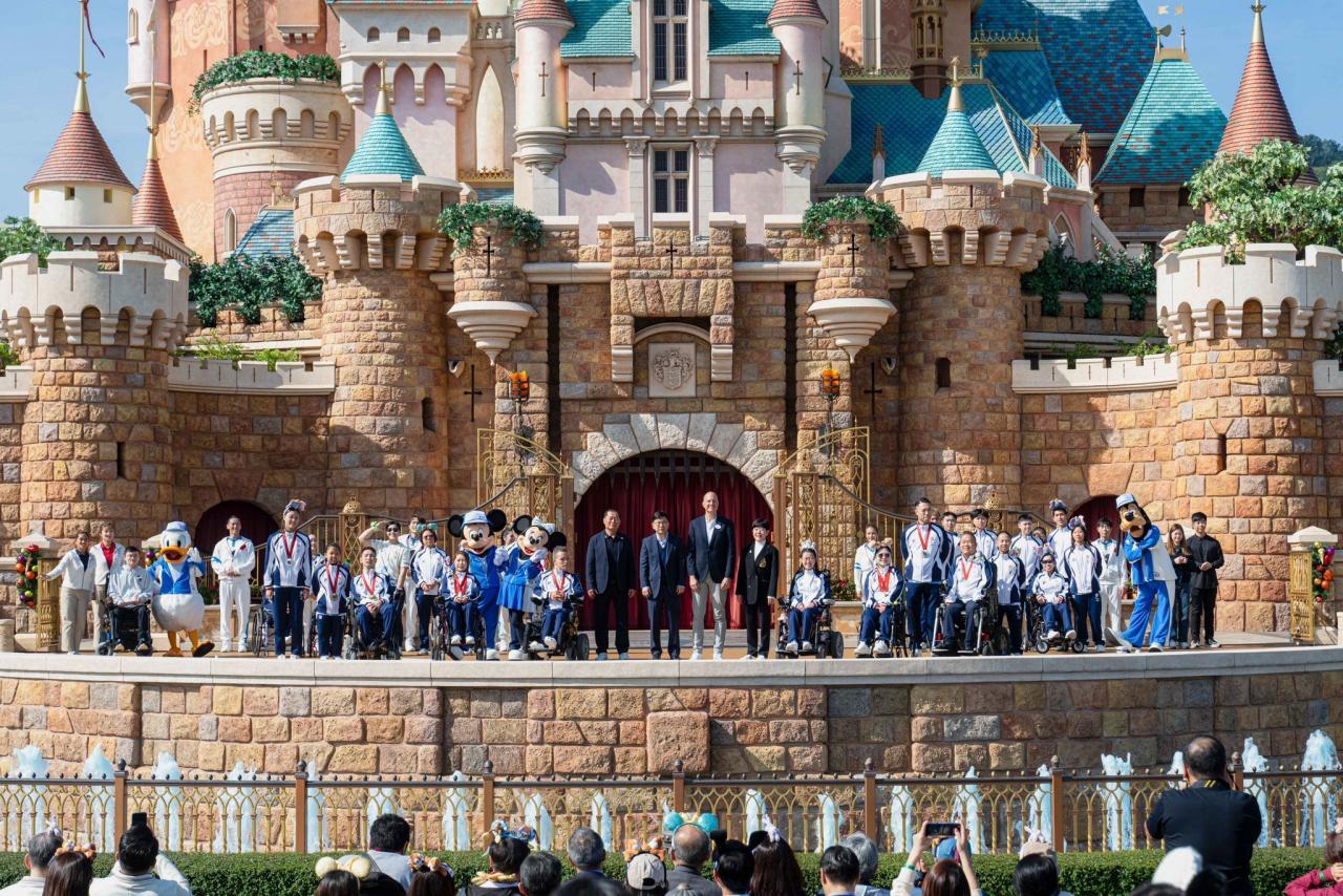 香港迪士尼樂園度假區舉行2024國際復康日暨殘奧會中國香港代表團祝捷慶典
